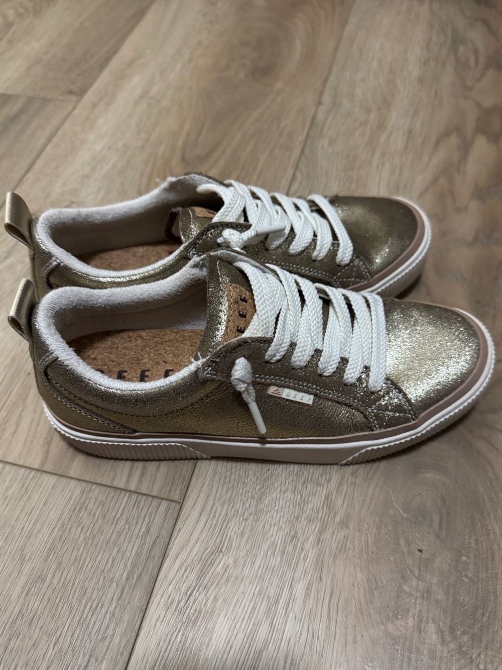 Reef Women's Lay Day Dawn Metallic Sneakers Sz. 8 Champagne Suede - Picture 5 of 13